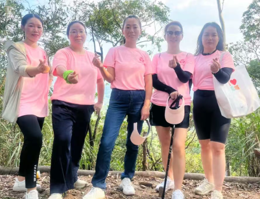 興千田集團女職工參加興富社區(qū)“健步新征程，巾幗綻芳華”徒步活動6